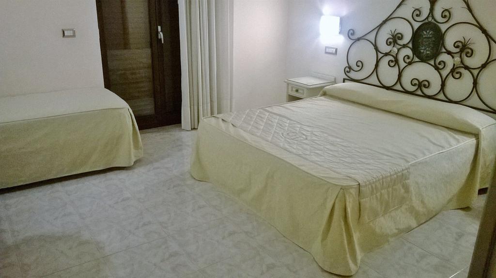 Hotel Ginevra Poggiomarino Rum bild